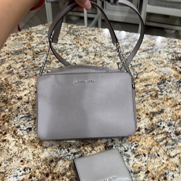 Michael kors set crossbody and small wallet - Picture 13 of 16